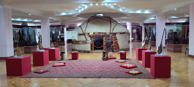 Almaty: Full Day City Tour with Lunch and Museum Tickets - Lunch at Sanдық мейрамханасы, then the Panfilov heroes memorial sites
