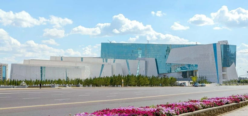 Astana City Tour: Certified Guide+Winetasting+All Inclusive - Ak Orda Presidential Palace and Mangilik El Arch