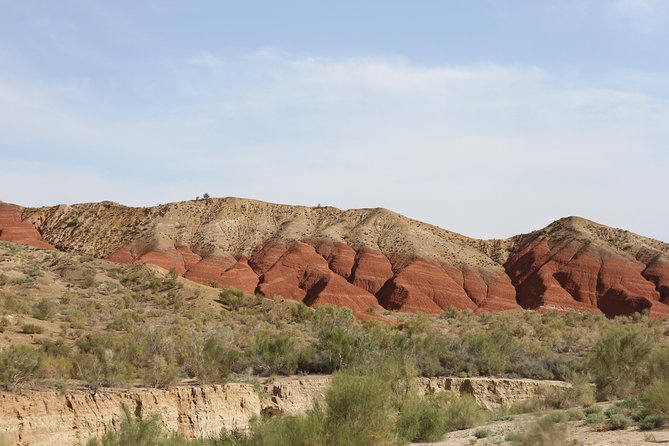 Atyn Emel National Park 2 days tour - Day 1 Aktau Mountains: Katutau, the 700-Year-Old Willow, and a Viewpoint Hike