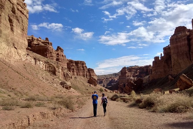 Private Day Tour to the Land of Canyons-UNESCO-of Kazakhstan - Moon Canyon (Uzunbulak): the guided walk that makes it feel real