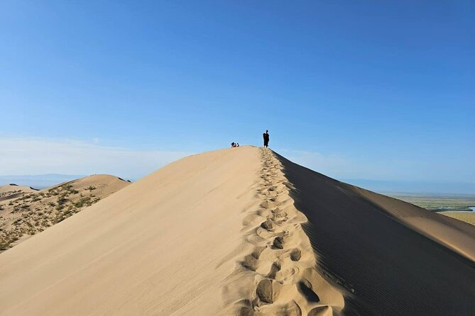 Singing dunes & Aktau mountains group tour to Altyn Emel - Meeting at 5:30 a.m., why the early start matters